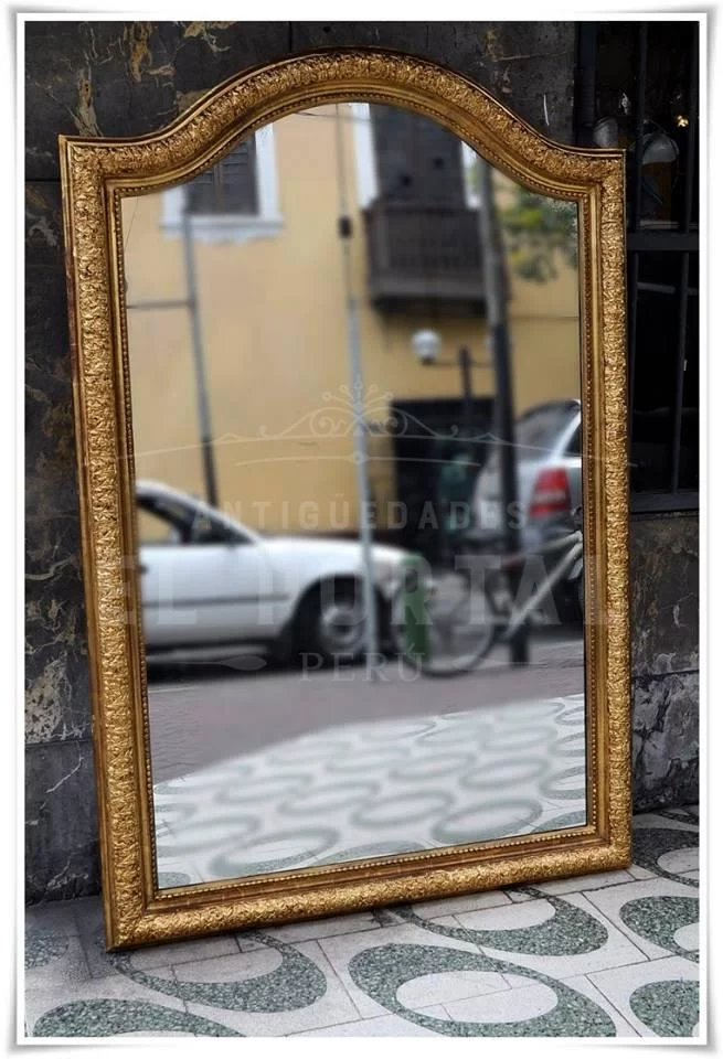 Espejo con marco francés dorado estilo Luis Felipe - Image 7