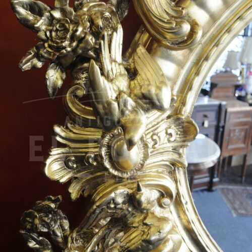 Espejo ovalado con marco dorado francés | 1