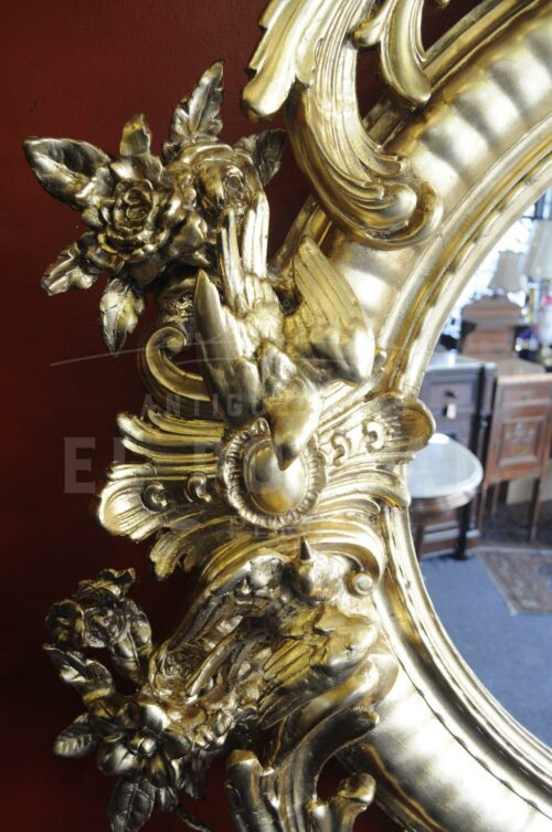 Espejo ovalado con marco dorado francés | 1