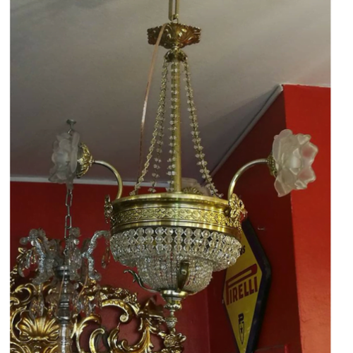 Lámpara de tres luces, estilo Imperio de bronce con cristal.