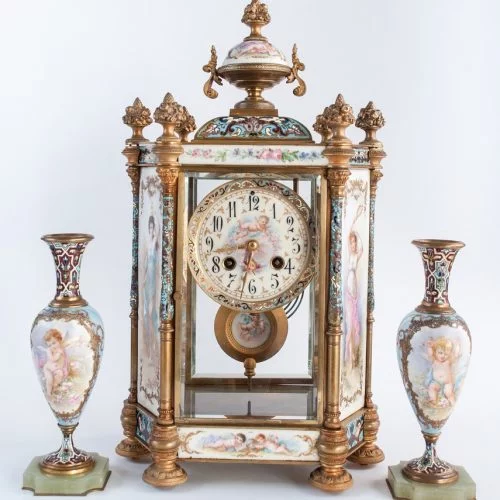 Sevres Reloj de bronce esmaltado y porcelana pintado a mano