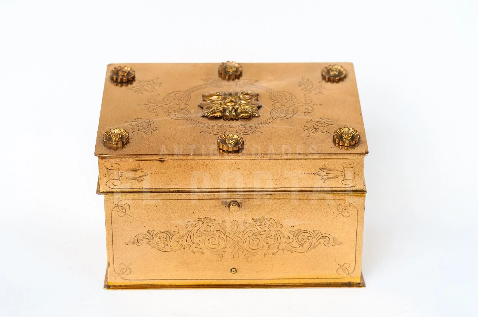 Cofre de bronce francés estilo Luis XV