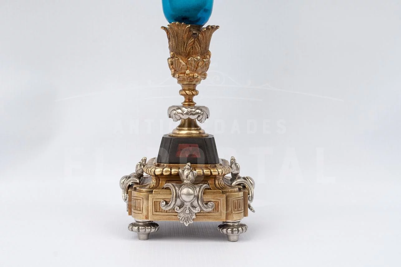 Florero de cristal azul pintado a mano con base de bronce - Image 3