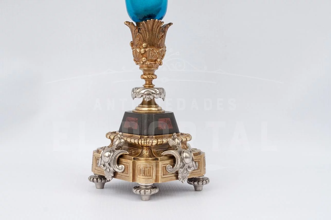 Florero de cristal azul pintado a mano con base de bronce - Image 4