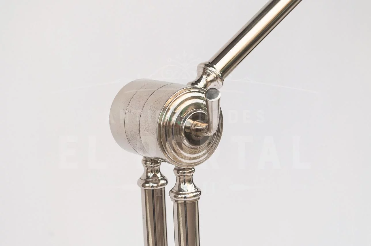 Lámpara cromada de pie de origen italiano - Image 4