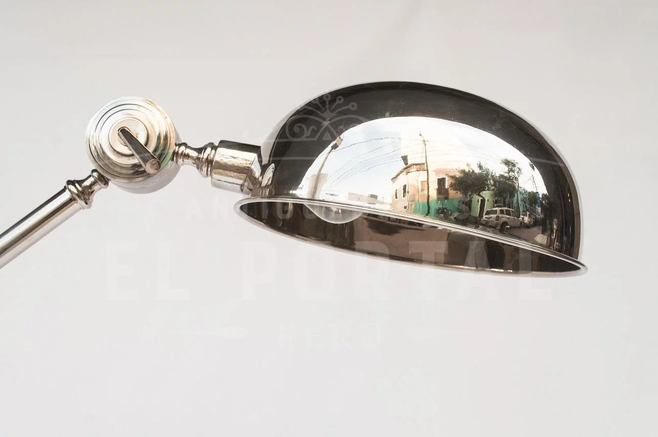 Lámpara cromada de pie de origen italiano - Image 5