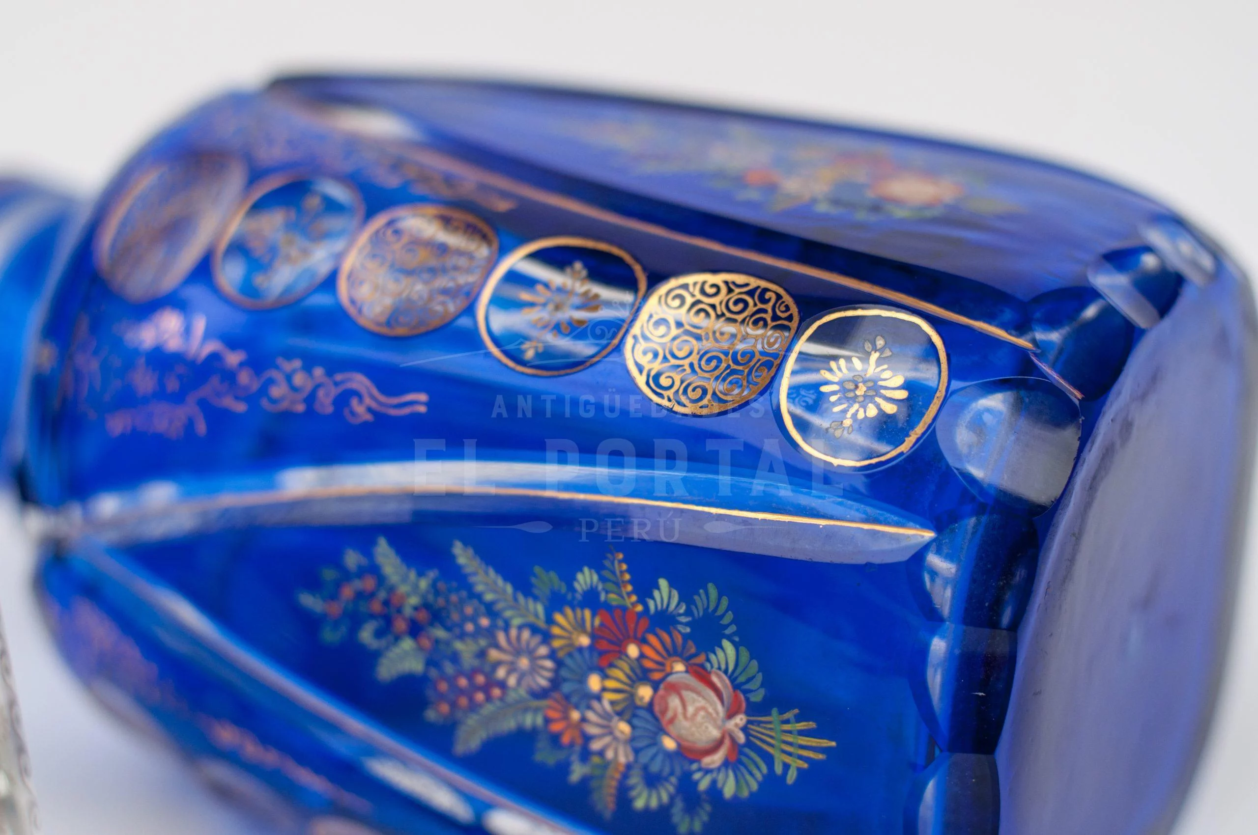 Licorera de cristal de Bohemia  Czech Art Glass - Image 2