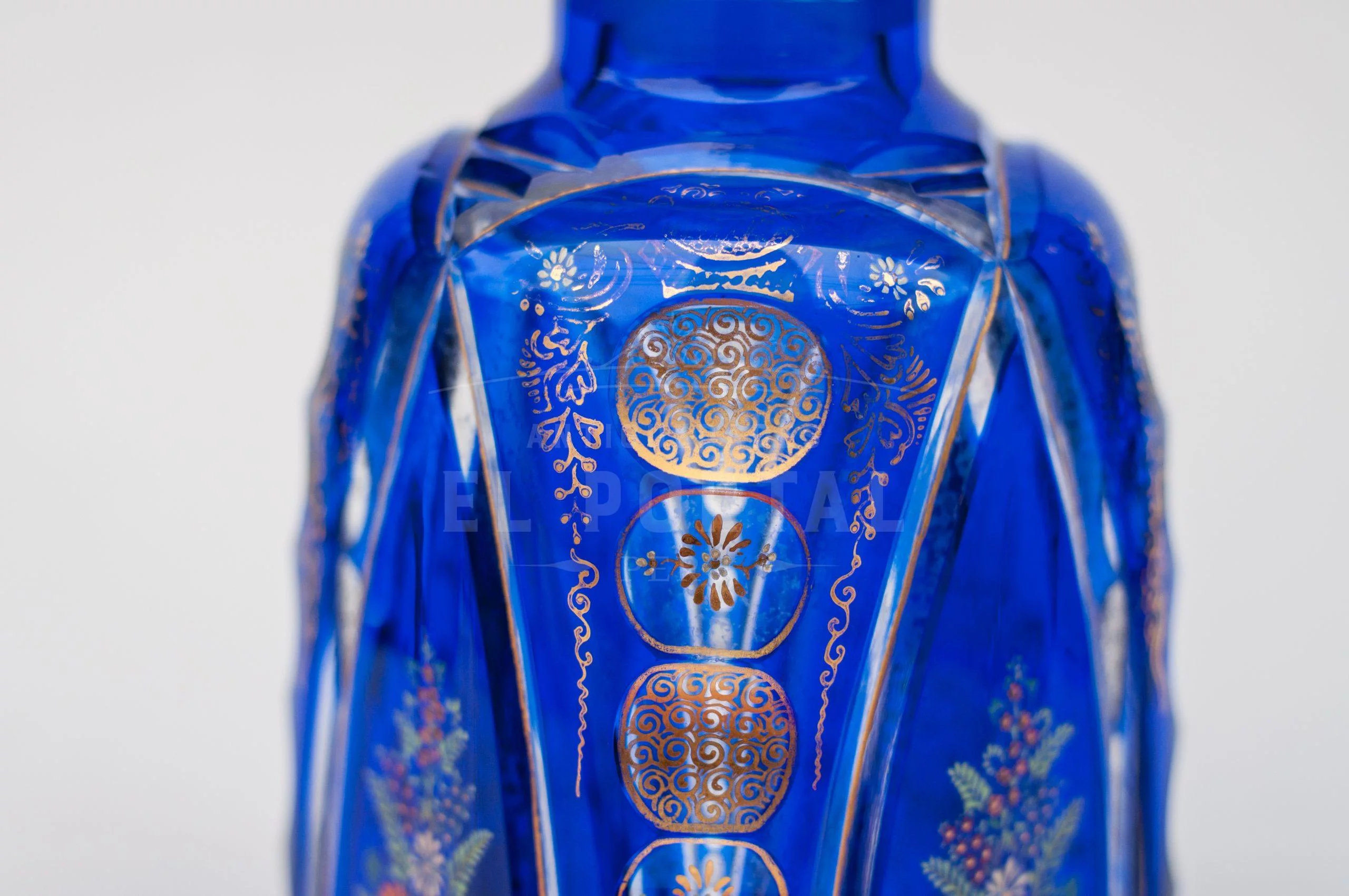 Licorera de cristal de Bohemia  Czech Art Glass - Image 4