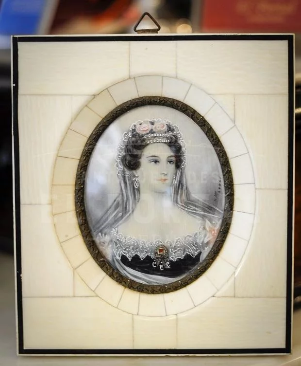 Porta Retrato pintado sobre marfíl