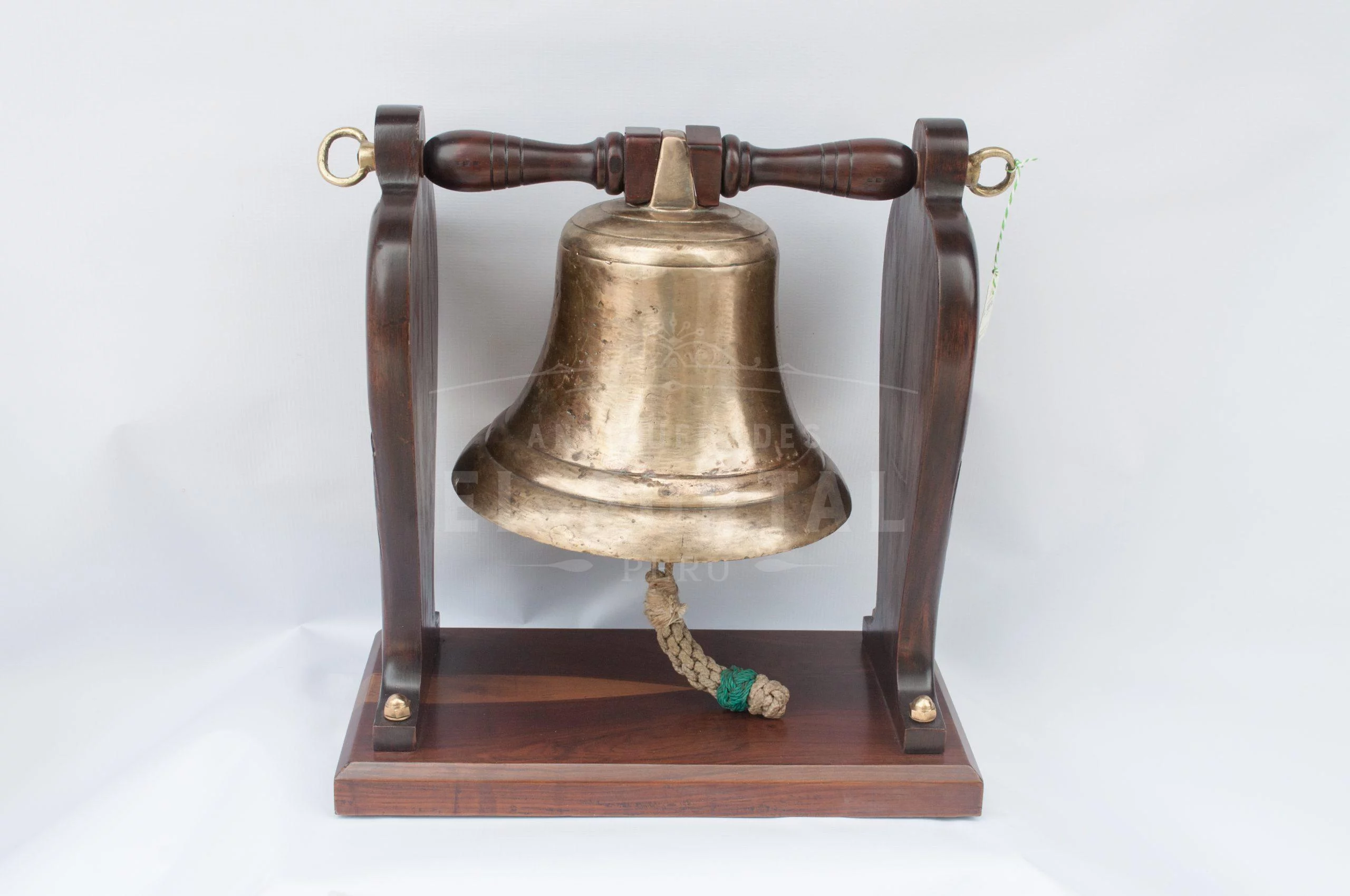 Campana de barco con base de madera