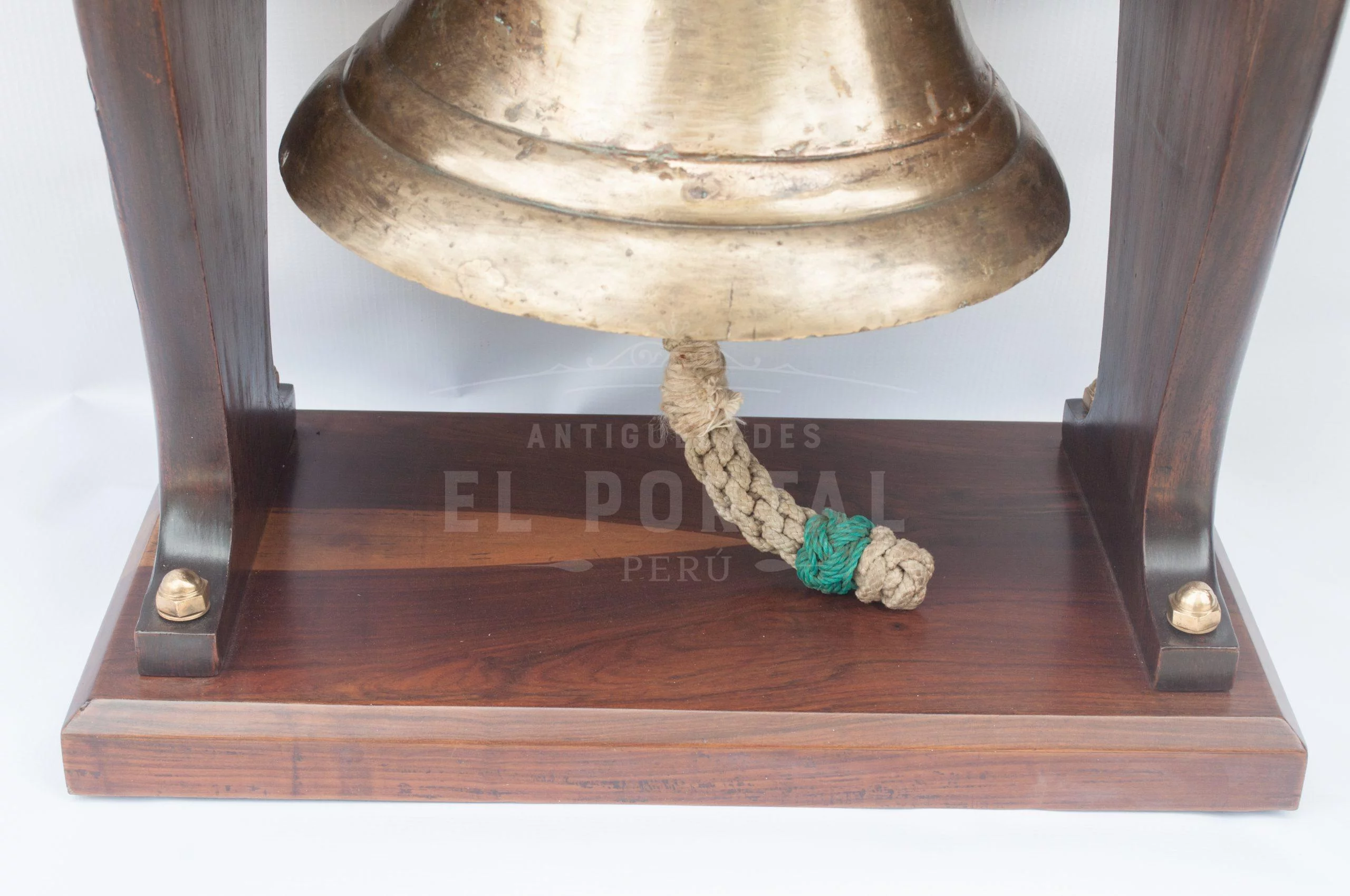 Campana de barco con base de madera - Image 4