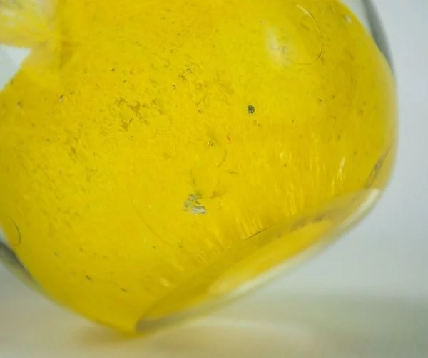 Pisa papel en color amarillo - Image 3