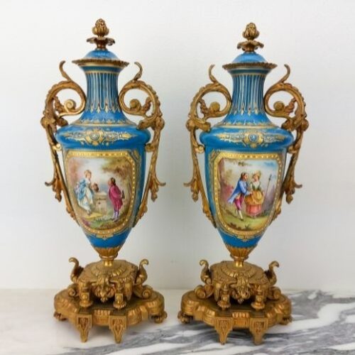 Urnas de porcelana con bronce de origen Francés | 1