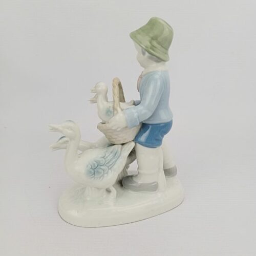 Figura de porcelana Bavaria de niño con gansos | 2