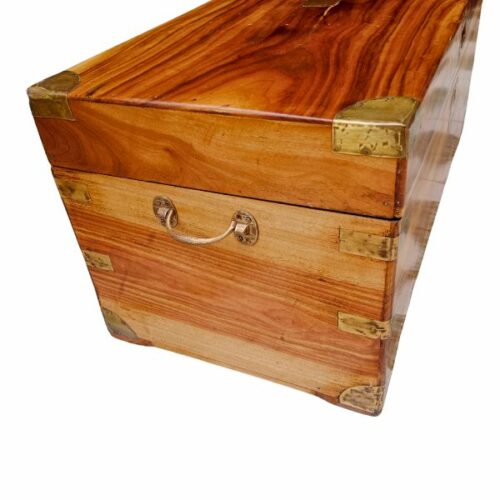 Baúl de madera de alcanfor con asas de bronce | 2