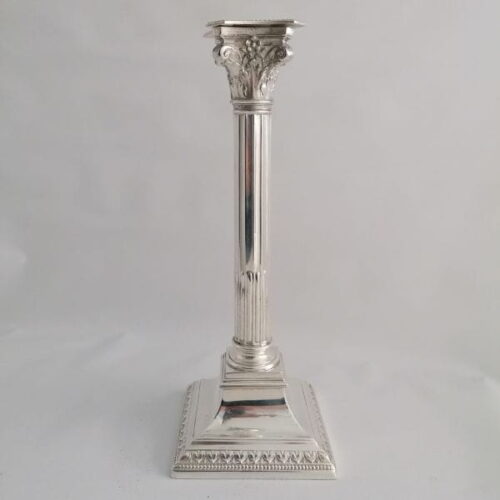 Candelabro neoclásico de columna plateada WMF