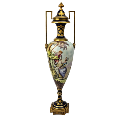 Jarrón de porcelana con tapa estilo Sèvres – Chateau de Blois